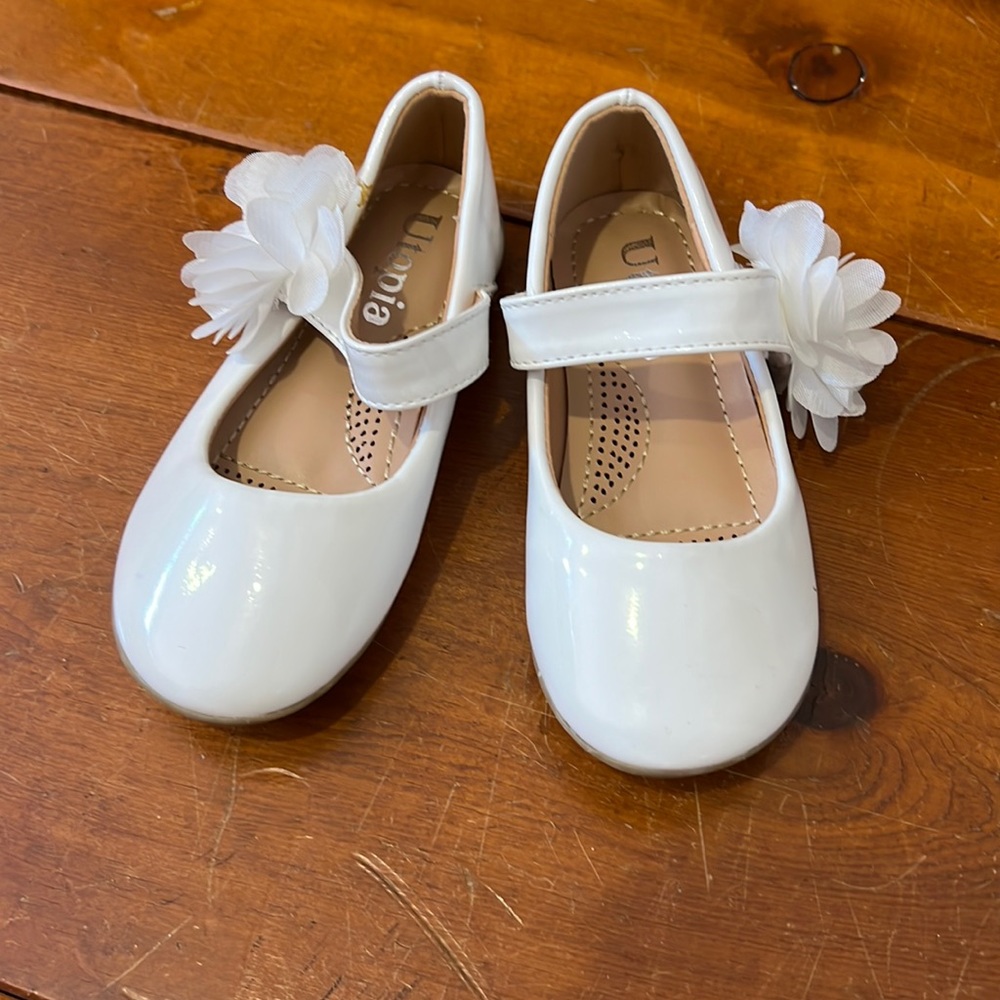 Ballerina flats with flower detail NWOT